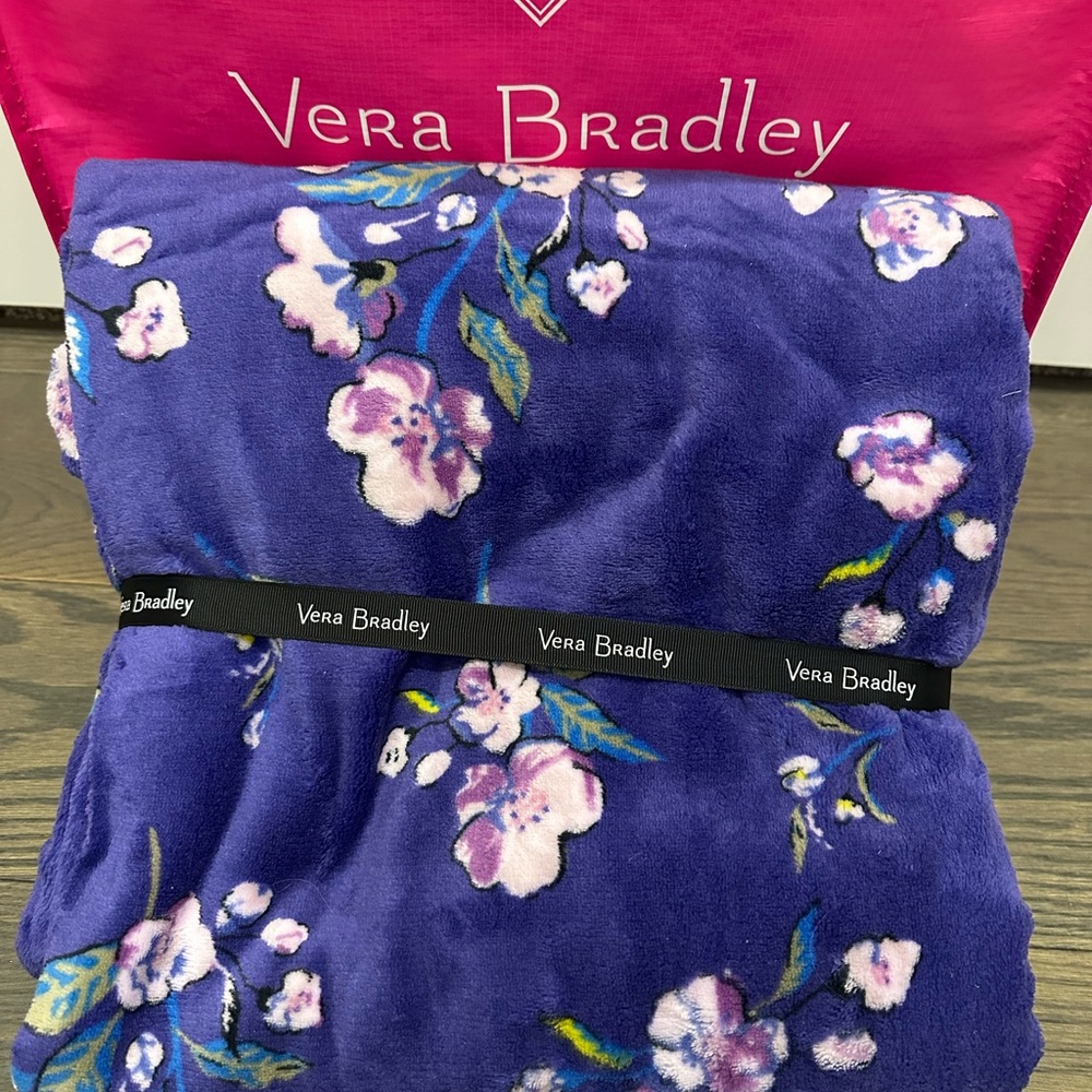 Vera Bradley Fleece Throw Blanket NWT - Picture 4 of 4